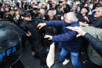 La policía reprimió la marcha de jubilados en el Congreso