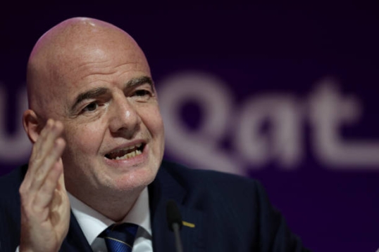 La UEFA rechazó el proyecto Infantino de "vender" los torneos y advirtió que el fútbol no pertenece a la FIFA