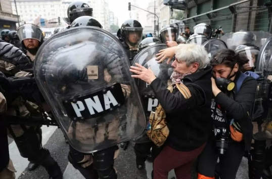 Detenidos tras la represión en el Congreso: El CELS dijó qué es «importante investigar el operativo policial»