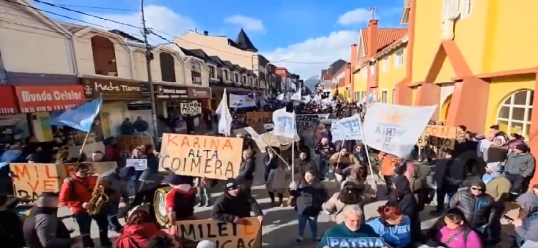 Ushuaia: Milei suspendió la caminata en el centro por baja convocatoria y las protestas