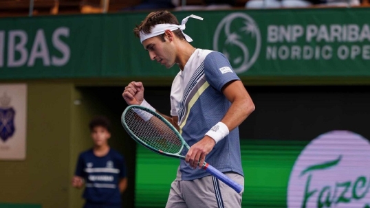 ATP 250 de Estocolmo: Tomás Etcheverry, le ganó al serbio Miomir Kecmanovic y está en cuartos de final