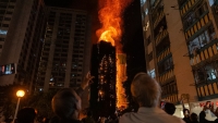 Hong Kong: Decenas de muertos y desaparecidos por el incendio que devoró varios edificios