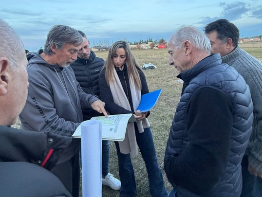 Julia Strada visitó una escuela agrotécnica y al sector productivo en Saladillo