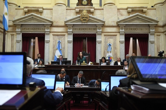 La oposición en el Senado busca sesionar este jueves con temas que incomodan al Gobierno