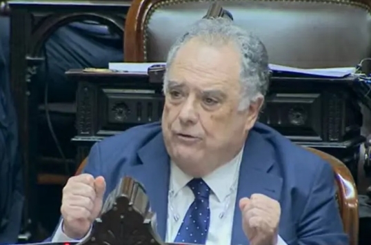 Eduardo Valdés presenta una «contrarreforma laboral» que busca frenar retrocesos