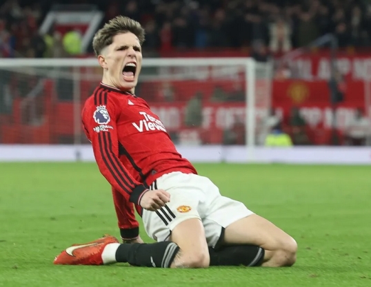 Alejandro Garnacho, le expresó al Manchester United, su deseo de jugar en el Chelsea