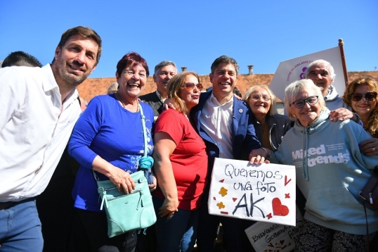 Axel Kicillof convocó a los jubilados a frenar a Javier Milei “llenando las urnas con la boleta de Fuerza Patria”