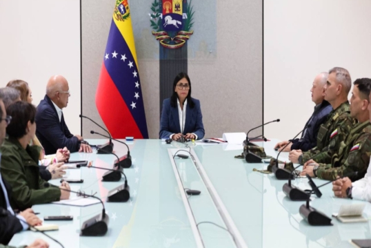 Trump amenaza a Delcy Rodríguez: “Si no hace lo correcto, va a pagar un precio más alto que Maduro”