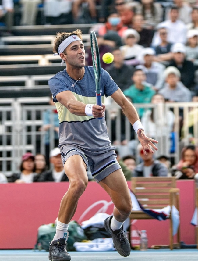 ATP de Hong Kong: Tomás Etcheverry quedó eliminado al caer ante el italiano Lorenzo Musetti