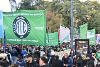 ATE marchó al Congreso por un aumento de emergencia de los haberes previsionales y Aguiar señaló: “El ajuste del Gobierno ha roto las vidas de todos los jubilados”