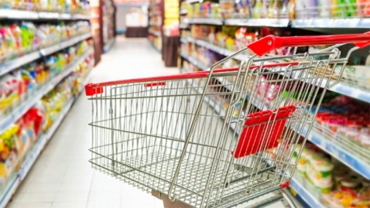 Las ventas en supermercados en abril cayeron un 17,6% y en los shoppings un 23,8% interanual