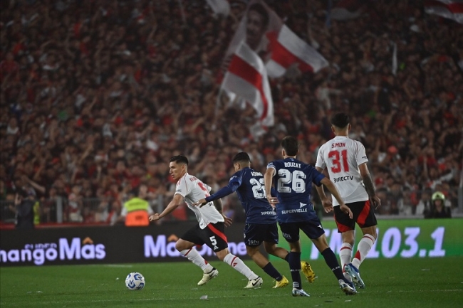 Liga Profesional de Fútbol: River igualó 1-1 con el líder Vélez