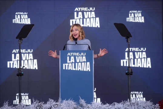 La izquierda italiana critica a Meloni, por conceder la ciudadanía a Milei