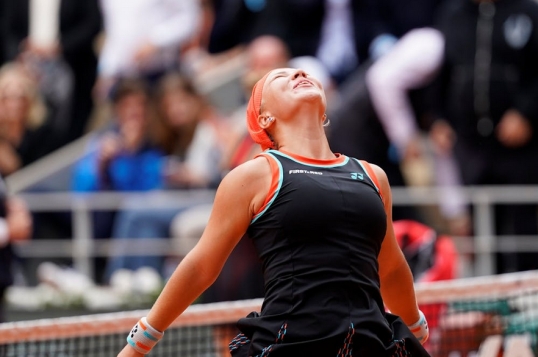 Roland Garros: Diana Shnaider superó a la número 1, Aryna Sabalenka, y se metió en las semifinales