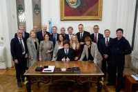 Gran parte de los argentinos asocian la continuidad de Adorni, con el temor a que revele la corrupción en el Gobierno