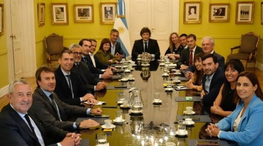 Diputados radicales aliados a LLA visitaron a Javier Milei