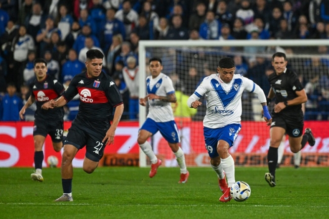 Torneo clausura de la Liga Profesional de Fútbol: Vélez venció po 2-1 a Tigre, en el cierre de la fecha