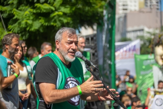 Aguiar denunció que el Gobierno “blanqueó la incorporación de militantes libertarios con remuneraciones extraordinarias”