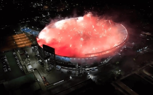 Conmebol sancionó a River y a Racing, luego del recibimiento con pirotecnia