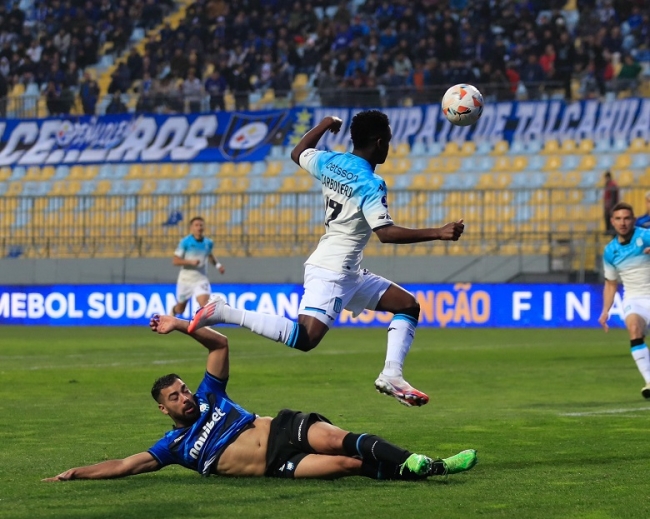 Copa Sudamericano: Racing superó 2 a 0 a Huachipato en Chile