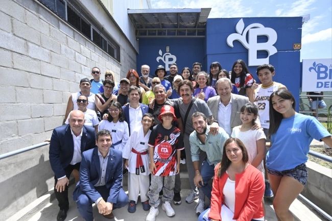 Axel Kicillof recorrió centros socioeducativos que trabajan en la revinculación escolar de jóvenes bonaerenses