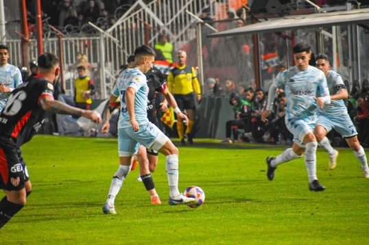 Liga Profesional de Fútbol: Racing visita a Instituto