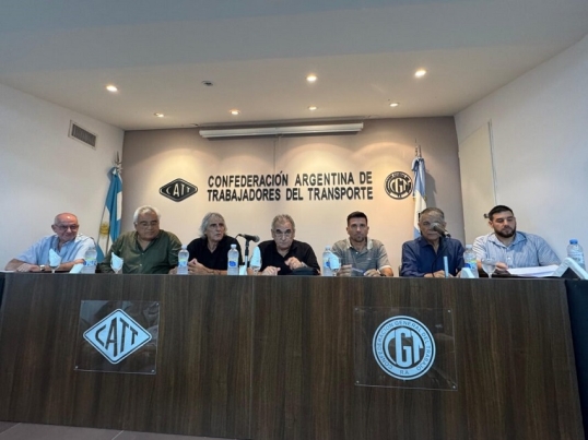 Los gremios del Transporte decretan un cese de tareas para este miércoles desde las 13 horas