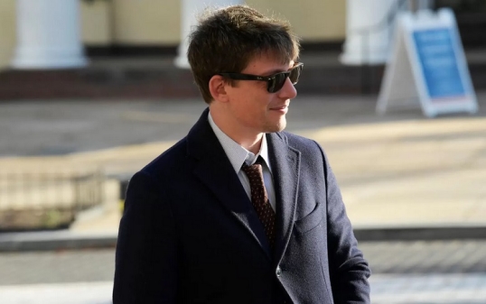 Crece el conflicto entre Karina Milei y Santiago Caputo