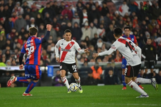 Torneo apertura: River enfrenta a San Lorenzo, por un lugar en cuartos de final
