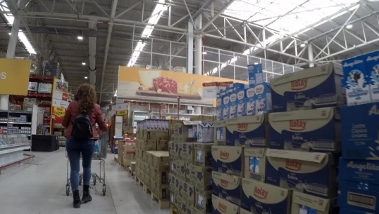 Denuncian a un supermercado mayorista presiona a empleados para adherir a un banco de horas