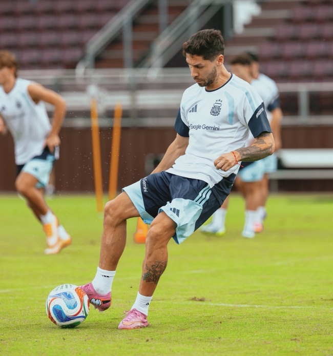 Scaloni continúa esperando a los lesionados en la selección Argentina