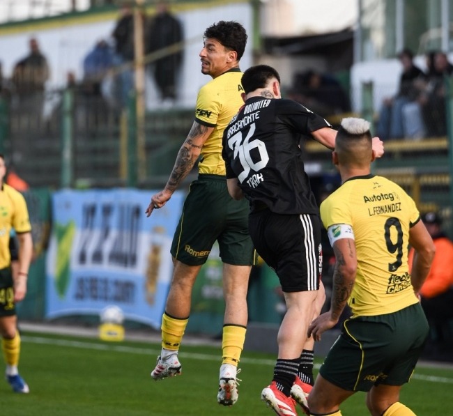 Torneo clausura liga profesional de fútbol: Defensa venció por 2-1 a Riestra