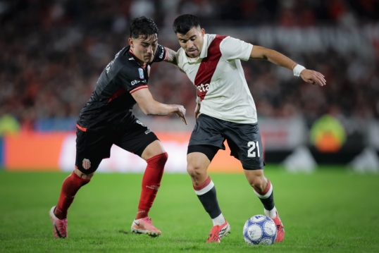 Torneo clausura liga profesional de fútbol: River perdió con Barracas Central, en el Monumental