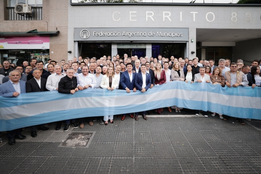 Axel Kicillof se reunió decenas de intendentes del país