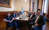 Guillermo Francos, se reunió con los senadores dialoguistas para tratar proyectos en extraordinarias