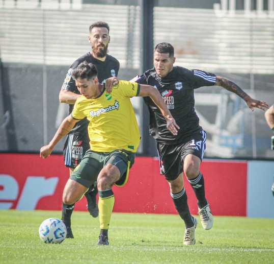 Liga Profesional de Fútbol: Riestra igualó 1-1 con Defensa y Justicia