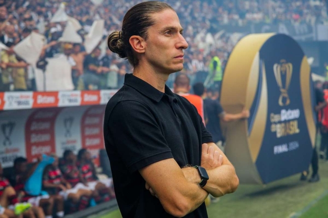 Filipe Luis acordó su continuidad con el Flamengo de Brasil