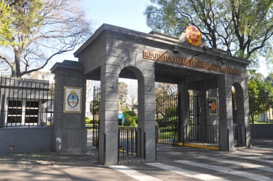 “Subastar el regimiento Patricios es vender la identidad nacional” señaló el historiador Riarte