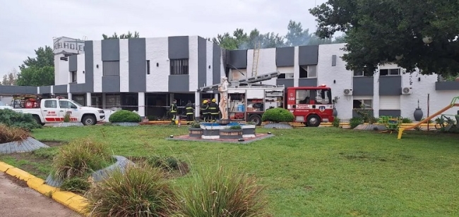 La Pampa: Mueren dos personas por un incendio en un hotel de la localidad Eduardo Castex