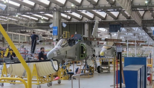 La empresa FADEA y los gremios acordaron suspensiones por 90 días, con el pago del 80% de los haberes