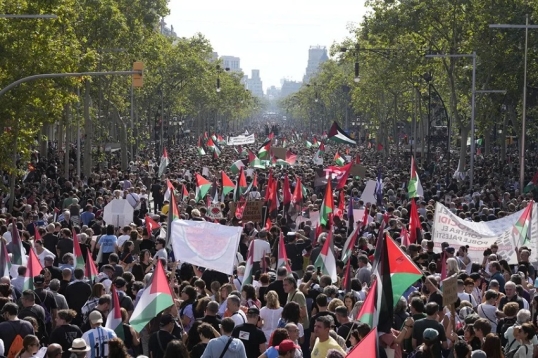 Miles de personas marchan en Barcelona para pedir el fin del «genocidio» israelí