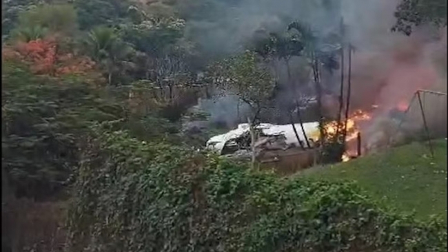 Un avión que realizaba el vuelo 2283, con 62 personas a bordo se estrelló en San Pablo