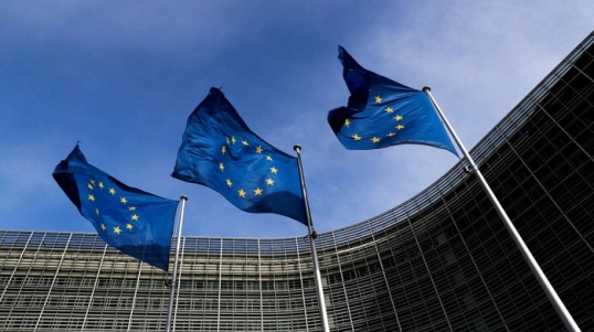 La Unión Europea «responderá con firmeza» si Trump, impone aranceles a sus productos