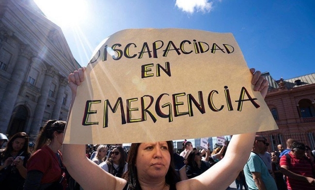 Familiares de discapacitados denuncian a Javier Milei y Mario Lugones, por abandono de personas