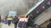Perú: Un micro con 32 pasajeros se desbarrancó y hay dos argentinos heridos