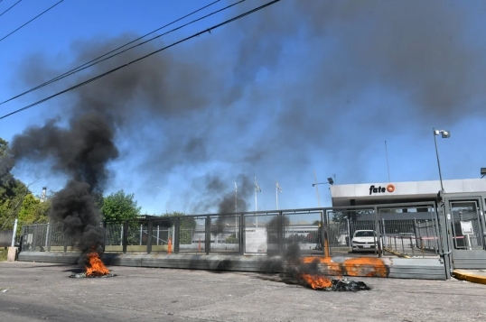 Trabajador de FATE: «Le pedimos al gobierno que intervenga»