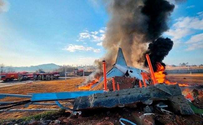 Corea del Sur: Un avión con 181 personas a bordo se estrelló al aterrizar