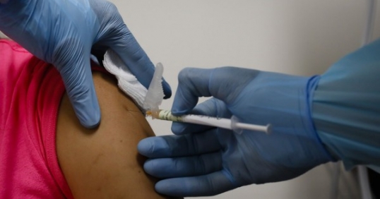 La provincia de Buenos Aires comenzó con la vacunación contra el dengue para la franja etaria de 15 a 59 años