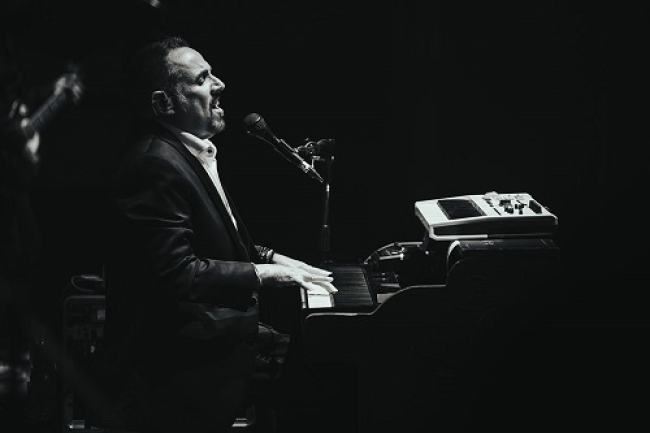 Homenaje a Alejandro Lerner en el Palacio Libertad