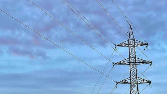 Venezuela denunció "sabotaje criminal" contra tres torres eléctricas